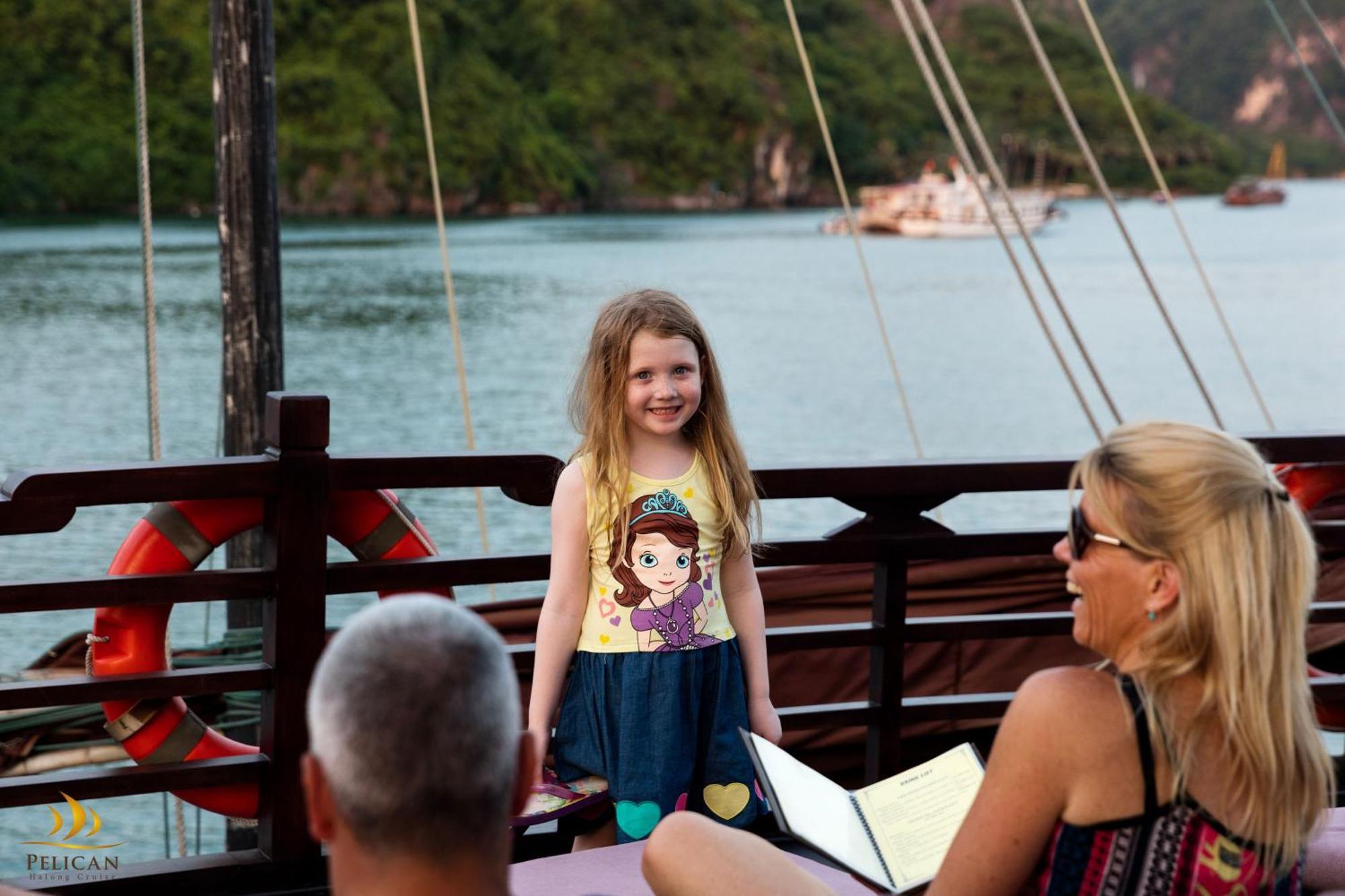 Pelican Classic Cruise Ha Long Buitenkant foto